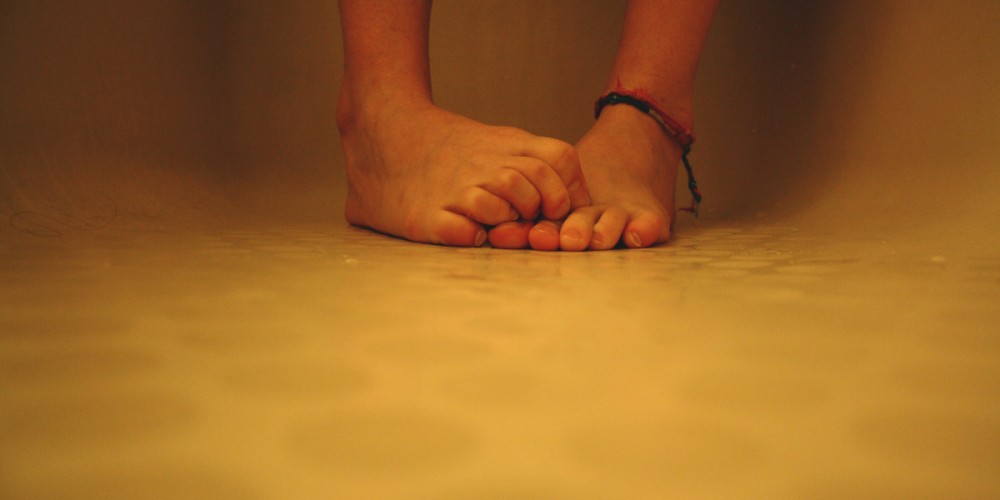 Starkes Schwitzen an den Füßen: Ursachen und Methoden